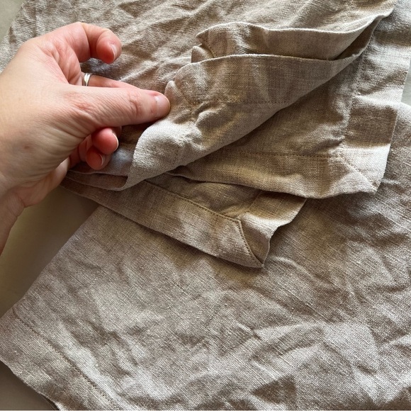 Unbranded Set of Two Oatmeal Tan Linen Napkins - Picture 4 of 13